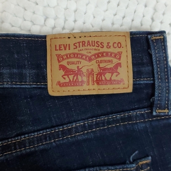 LEVI'S ROLL CUFF SHORTS. SZ 27. - Picture 3 of 6